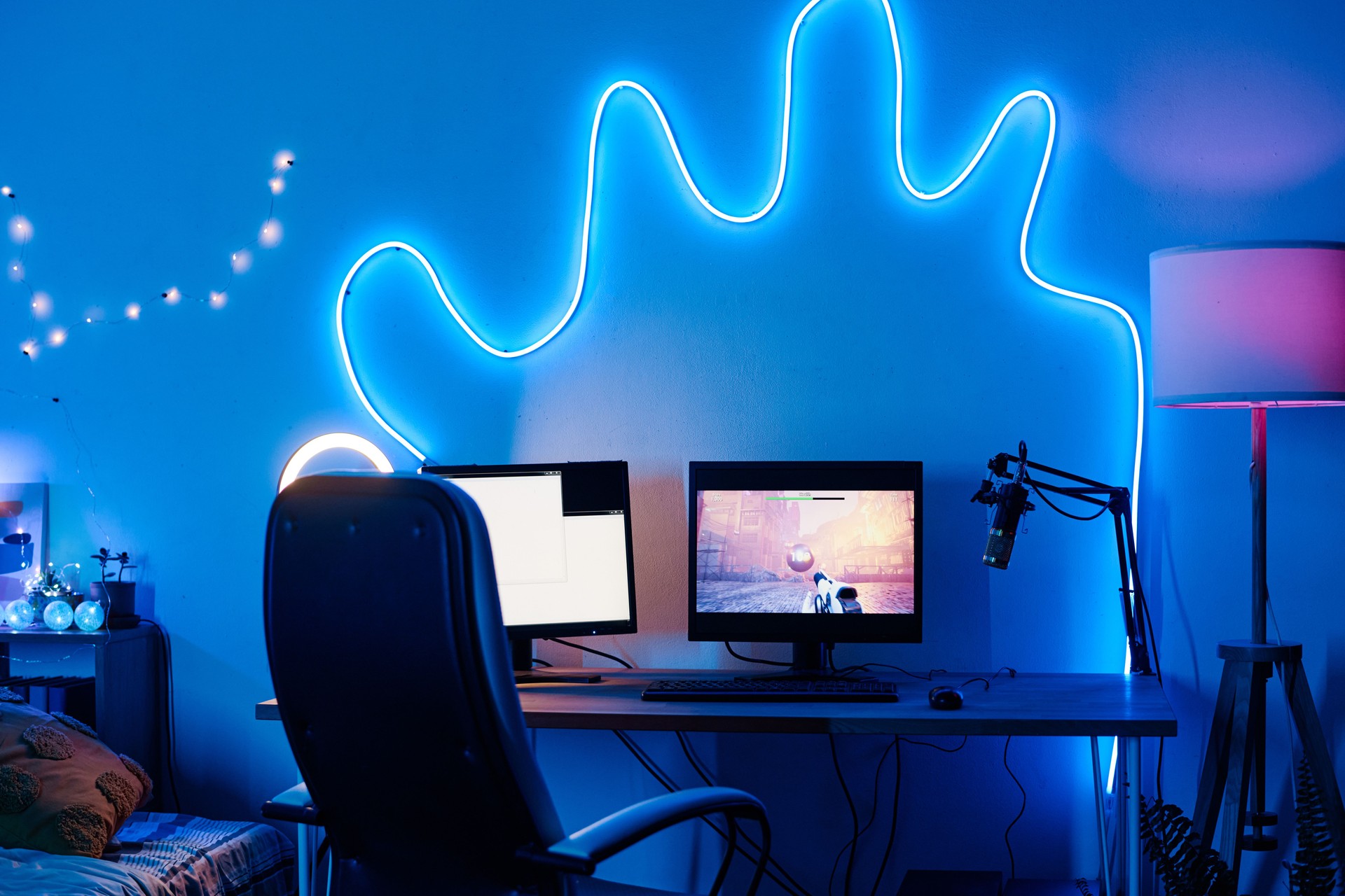 Place for streamer with computer monitors in dark room